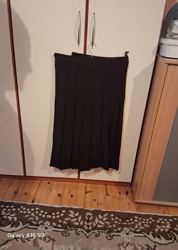 Uzun Siyah Piliseli Midi Etek - Görsel 2