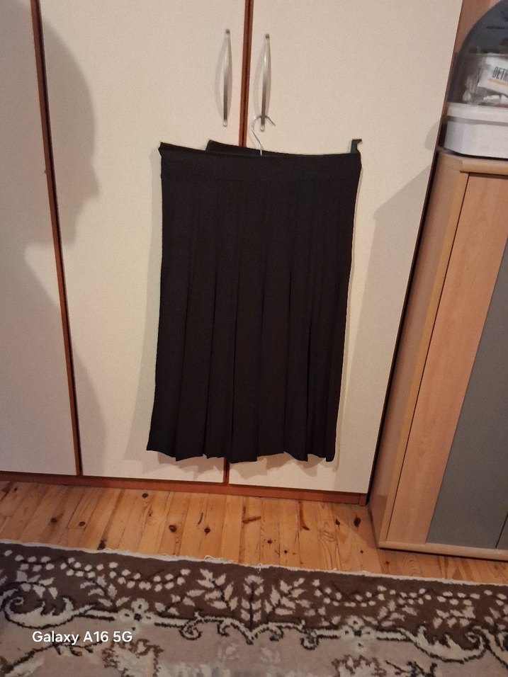 Uzun Siyah Piliseli Midi Etek - Görsel 2