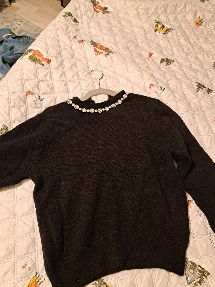 Zincir Detaylı Siyah Kadın Triko Kazak - Görsel 4