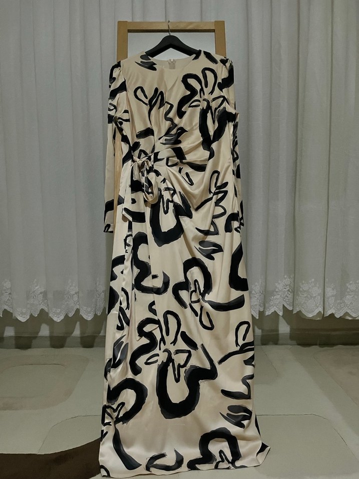 Siyah Baskılı Uzun Kadın Elbise - Görsel 2