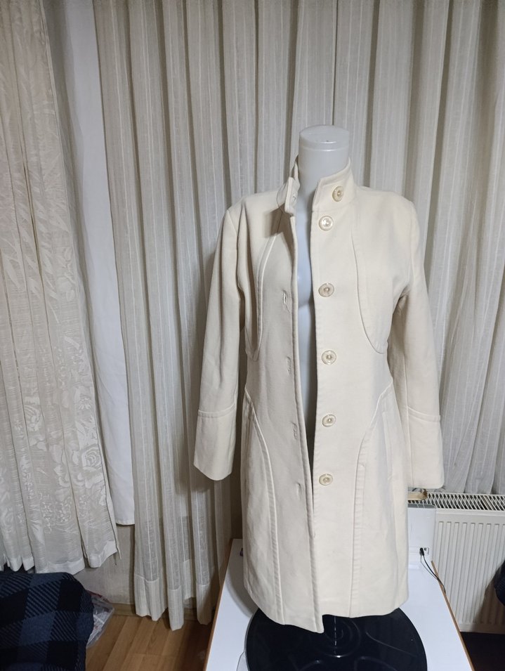 Beyaz Midi Düğmeli Günlük Kaban - Görsel 2