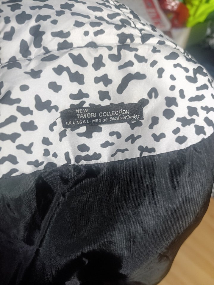 Kürklü Zebra Desenli Kısa Kadın Mont - Görsel 3