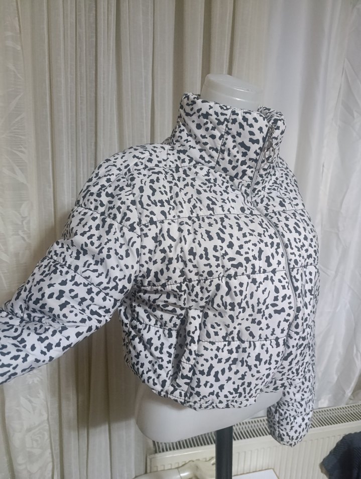 Kürklü Zebra Desenli Kısa Kadın Mont - Görsel 2