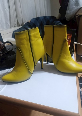 Sarı Rugan Stiletto Topuklu Kadın Deri Bot - Görsel 2