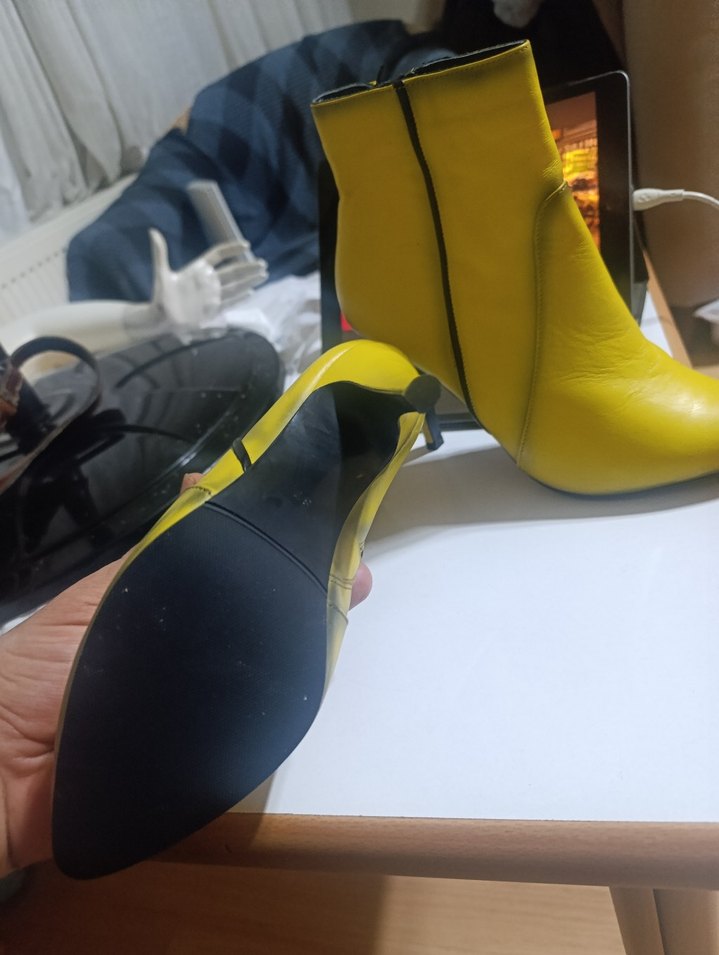Sarı Rugan Stiletto Topuklu Kadın Deri Bot - Görsel 3