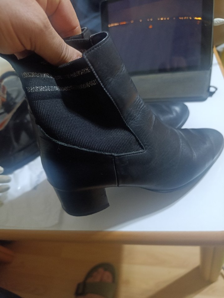 Kadın Siyah Deri Topuklu Bot - Görsel 2