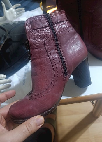 Bordo Deri Tokalı Kadın Bot - Görsel 2