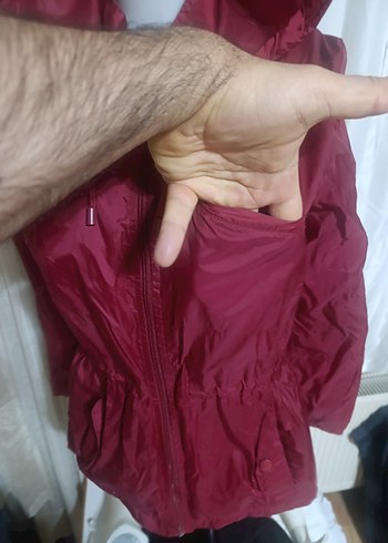 Bordo Parlak Kapüşonlu Kadın Ceket Yağmurluk - Görsel 3