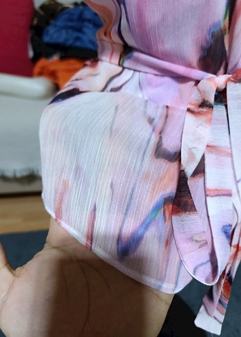 Pembe Bağlamalı Kısa Kollu V Yaka Şifon Bluz - Görsel 3