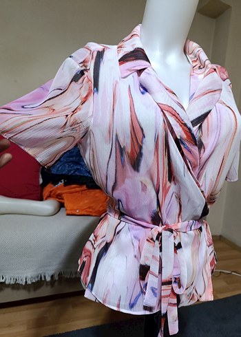 Pembe Bağlamalı Kısa Kollu V Yaka Şifon Bluz - Görsel 2