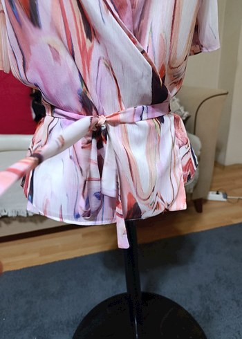 Pembe Bağlamalı Kısa Kollu V Yaka Şifon Bluz - Görsel 4