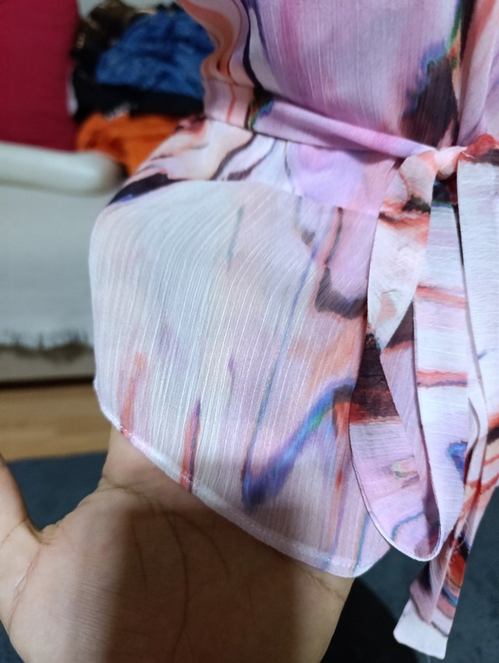 Pembe Bağlamalı Kısa Kollu V Yaka Şifon Bluz - Görsel 3