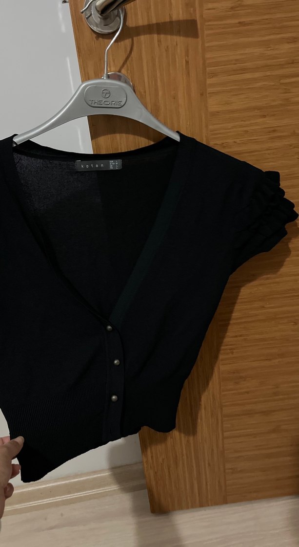 Siyah Kısa Kollu Düğmeli Bolero - Görsel 2