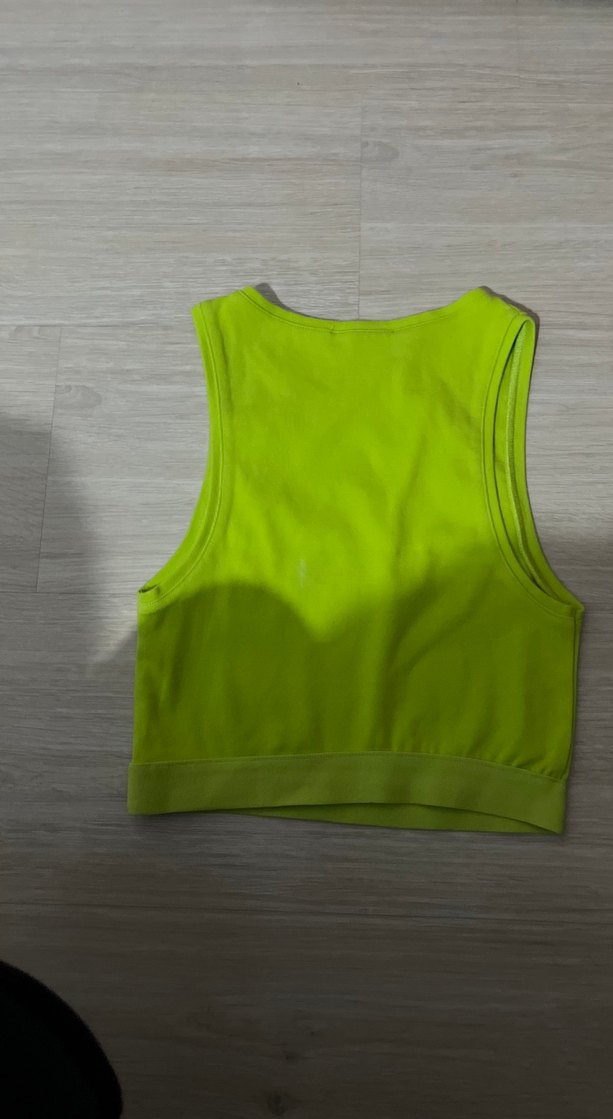 Kız Çocuk Parlak Yeşil Yüksek Yakalı Kolsuz Atlet - Görsel 3
