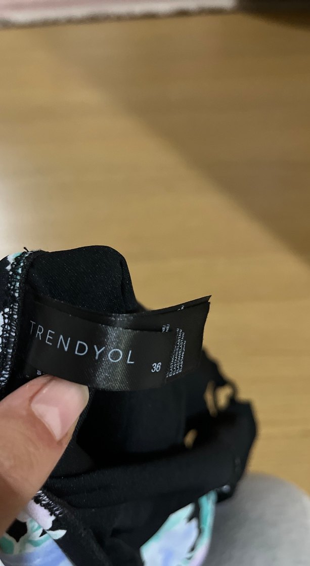 Çiçek Desenli Düğmeli Kadın Mayo - Görsel 3