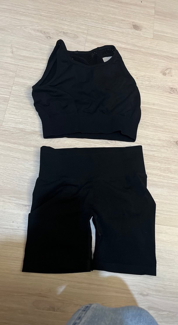 Siyah Pamuklu Kısa Kollu Crop ve Şort Takım - Görsel 2