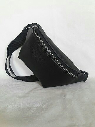 Tek fermuarli bel cantasi 28×14 ebatinda Askısında ayar tokası m