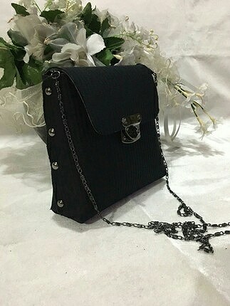 Kadife mini çanta. Ambalajlı mağaza ürunüdür. 18×16 ebatları. #ç