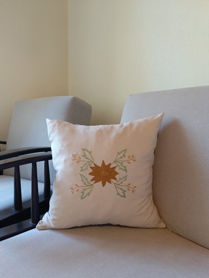 Bordo Nakışlı Klasik Dekoratif Yastık - Görsel 4