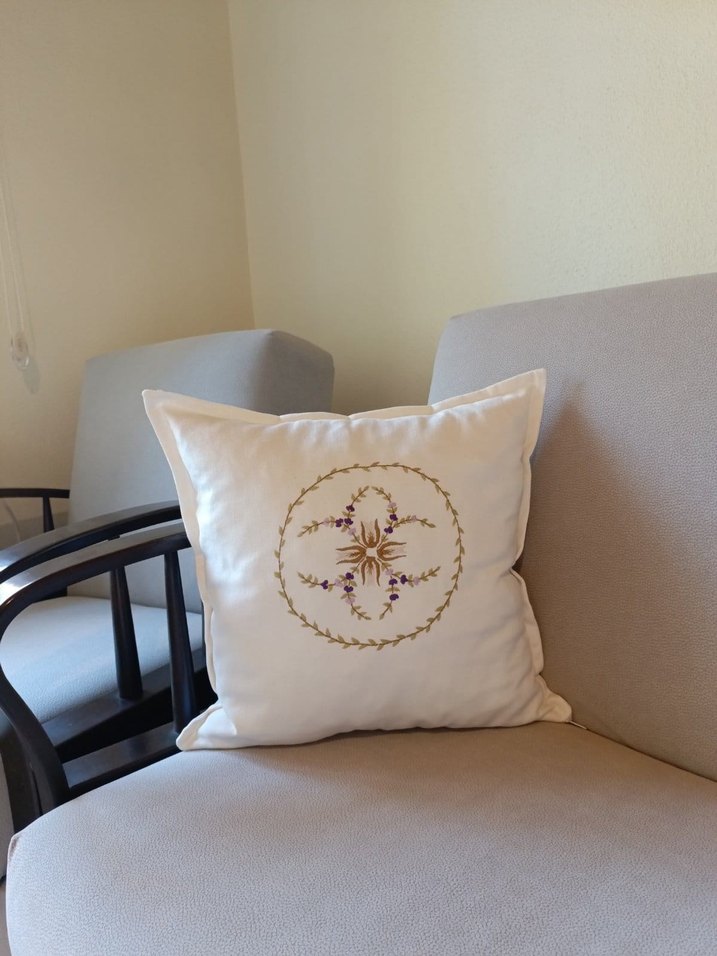 Bordo Nakışlı Klasik Dekoratif Yastık - Görsel 5