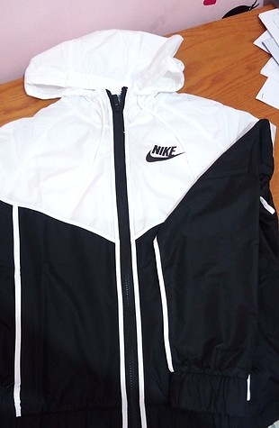 Nike yağmurluk
