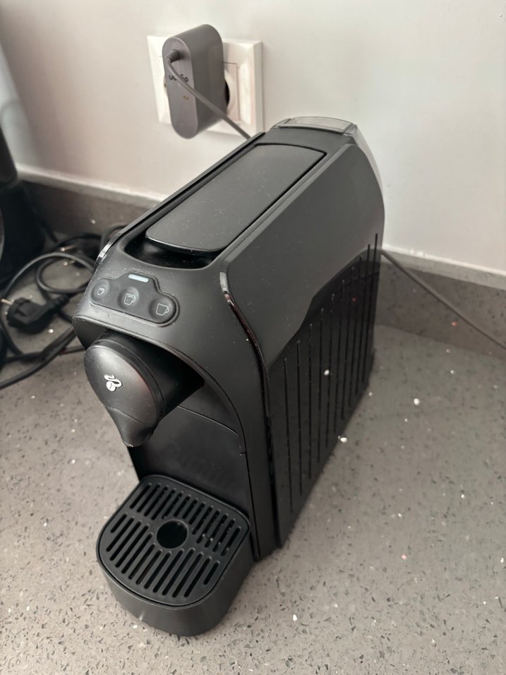 Tchibo Siyah Kapsül Kahve Makinesi - Görsel 3