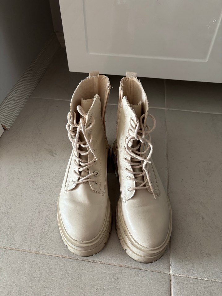 Stradivarius Bej Kadın Stiletto Topuklu Normcore Botlar - Görsel 3