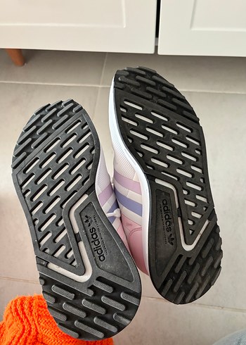 Adidas Beyaz Bağcıklı Kadın Spor Ayakkabı - Görsel 3