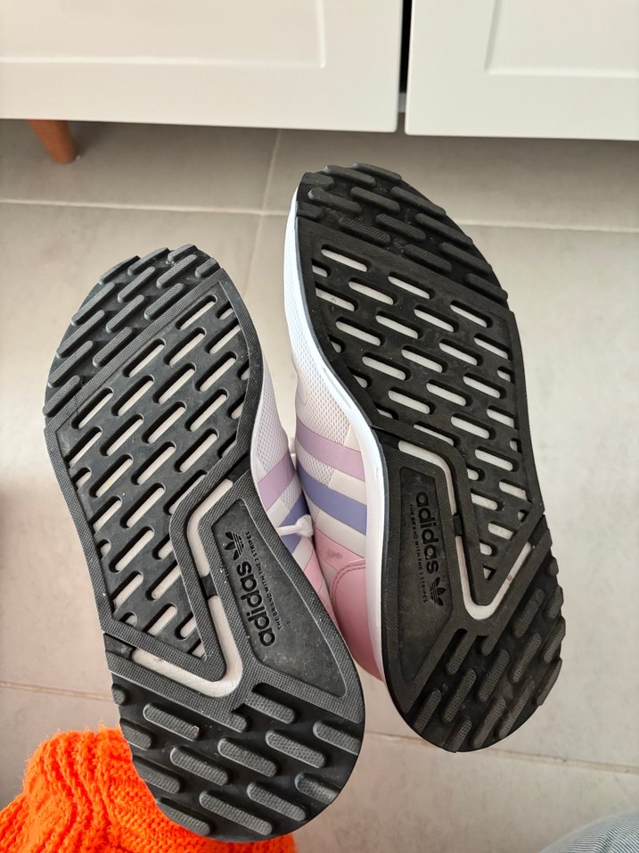 Adidas Beyaz Bağcıklı Kadın Spor Ayakkabı - Görsel 3