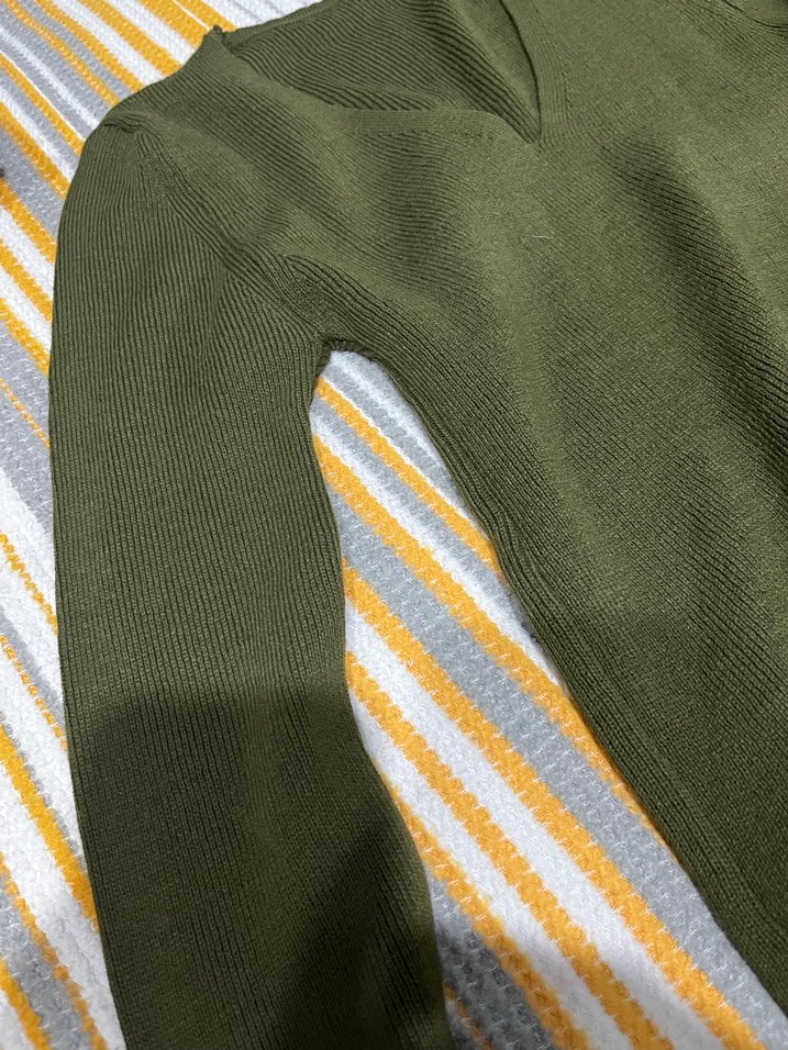 V Yaka Haki Kadın Triko Kazak - Görsel 2