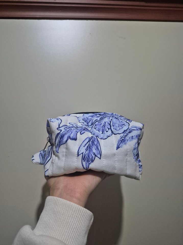 Kadın Makyaj Çantası Mavi Çiçek Desenli Fermuarlı - Görsel 2