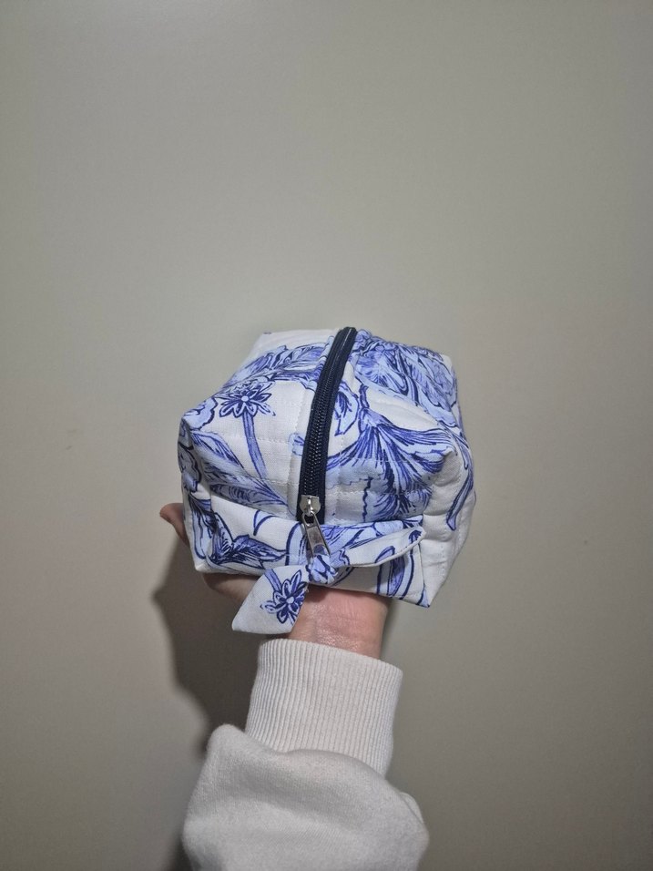Kadın Makyaj Çantası Mavi Çiçek Desenli Fermuarlı - Görsel 3