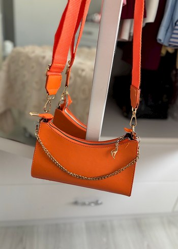 Turuncu Zincir Detaylı Deri El Çantası - Görsel 2