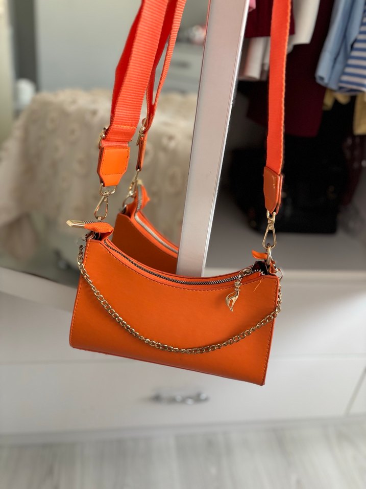 Turuncu Zincir Detaylı Deri El Çantası - Görsel 2