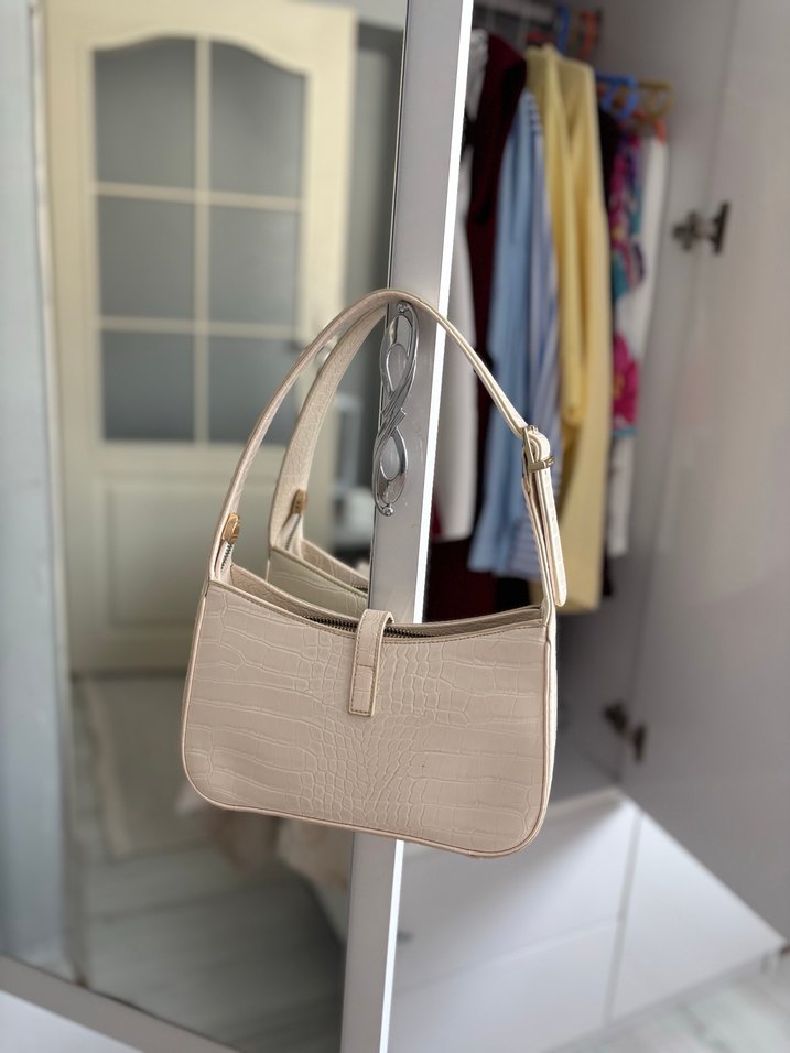 Bej Deri Yılan Desenli Tokalı Kadın Çanta - Görsel 2