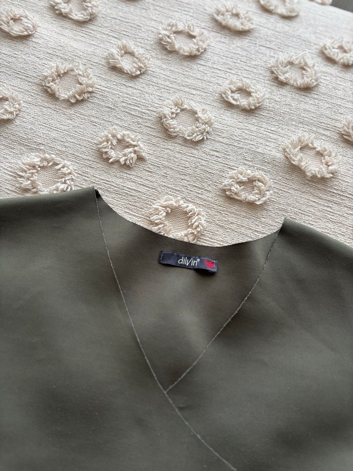 Haki Yeşili V Yaka Kadın Bluz - Görsel 2