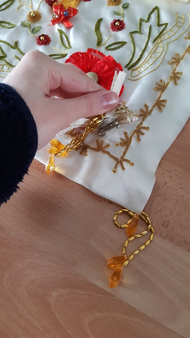 Saten İşlemeli Bohça Örtüsü - Görsel 3