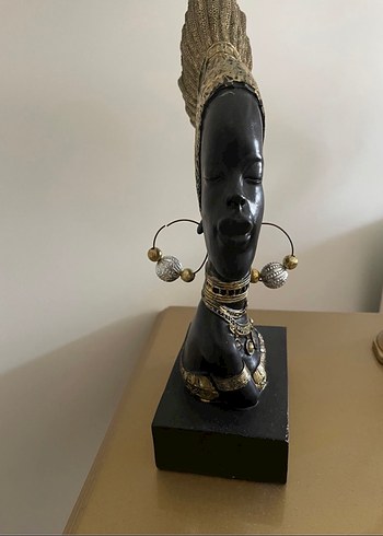 Altın Renkli Kadın Figürü ve Şamdan Mumluk - Görsel 2