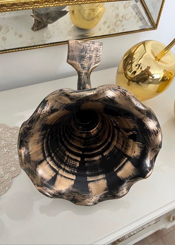 Altın Renk Parlak Müzik Aleti - Görsel 2