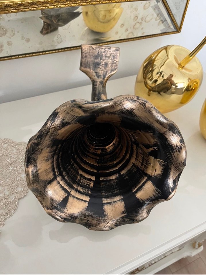 Altın Renk Parlak Müzik Aleti - Görsel 2