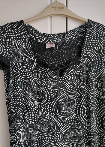 Desenli Gri Diz Altı V Yaka, Kısa Kollu - Görsel 2