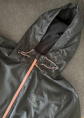 Hummel Siyah Kapüşonlu Rüzgarlık - Görsel 5