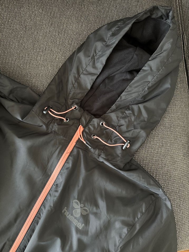 Hummel Siyah Kapüşonlu Rüzgarlık - Görsel 5