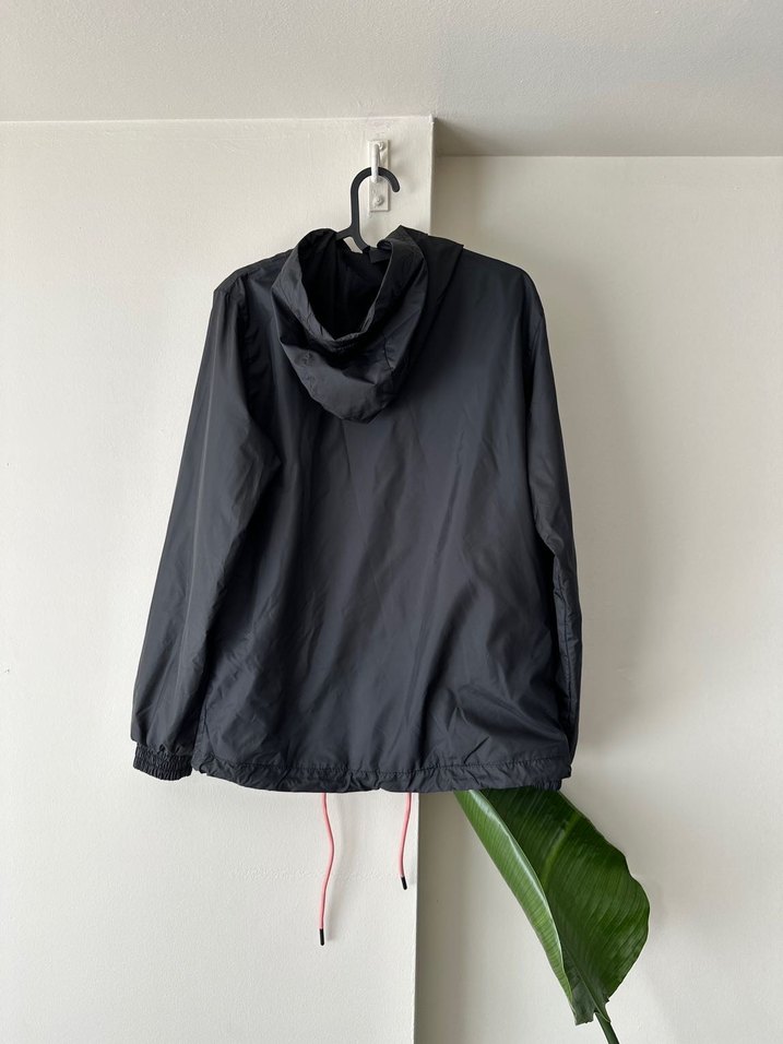 Hummel Siyah Kapüşonlu Rüzgarlık - Görsel 3