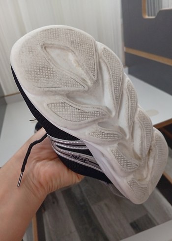 Siyah Gri Elastik Bağcıklı Spor Ayakkabı - Görsel 2