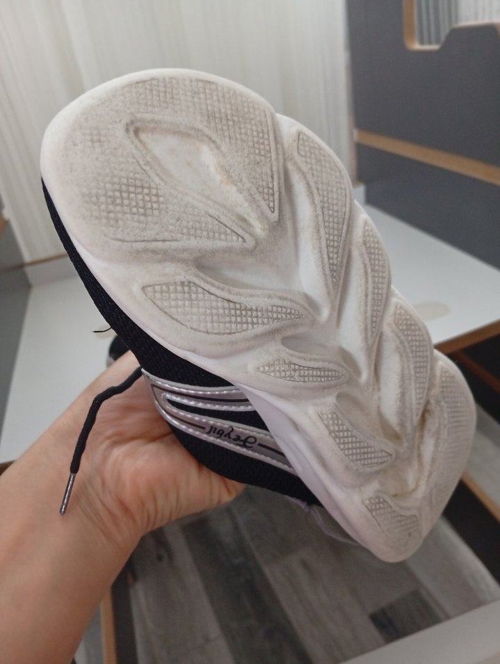 Siyah Gri Elastik Bağcıklı Spor Ayakkabı - Görsel 2