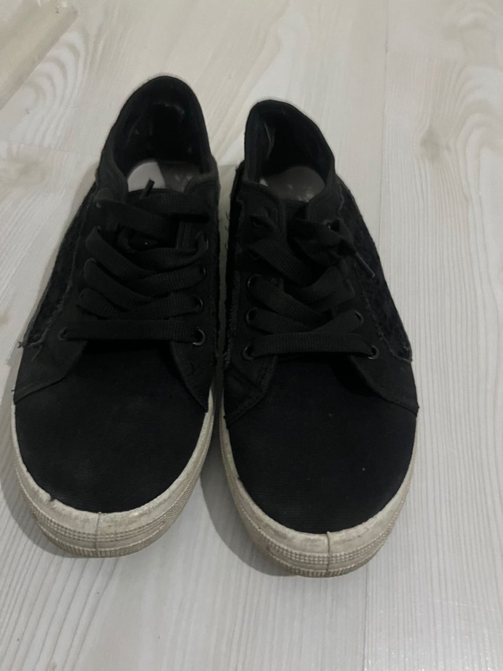 Siyah Dantel Detaylı Kadın Spor Ayakkabı - Görsel 3