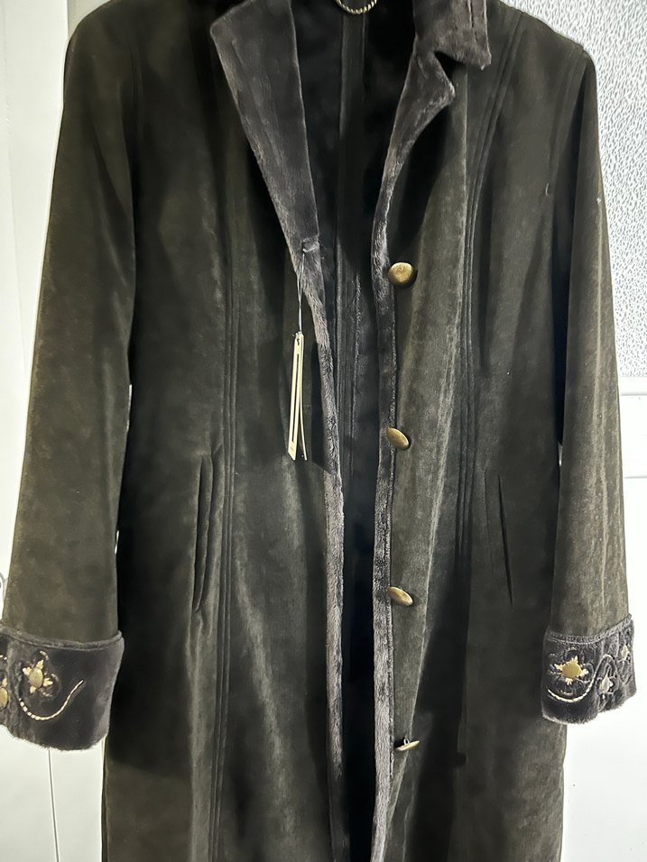 Siyah Nakışlı Uzun Süet Kadın Kaban - Görsel 2