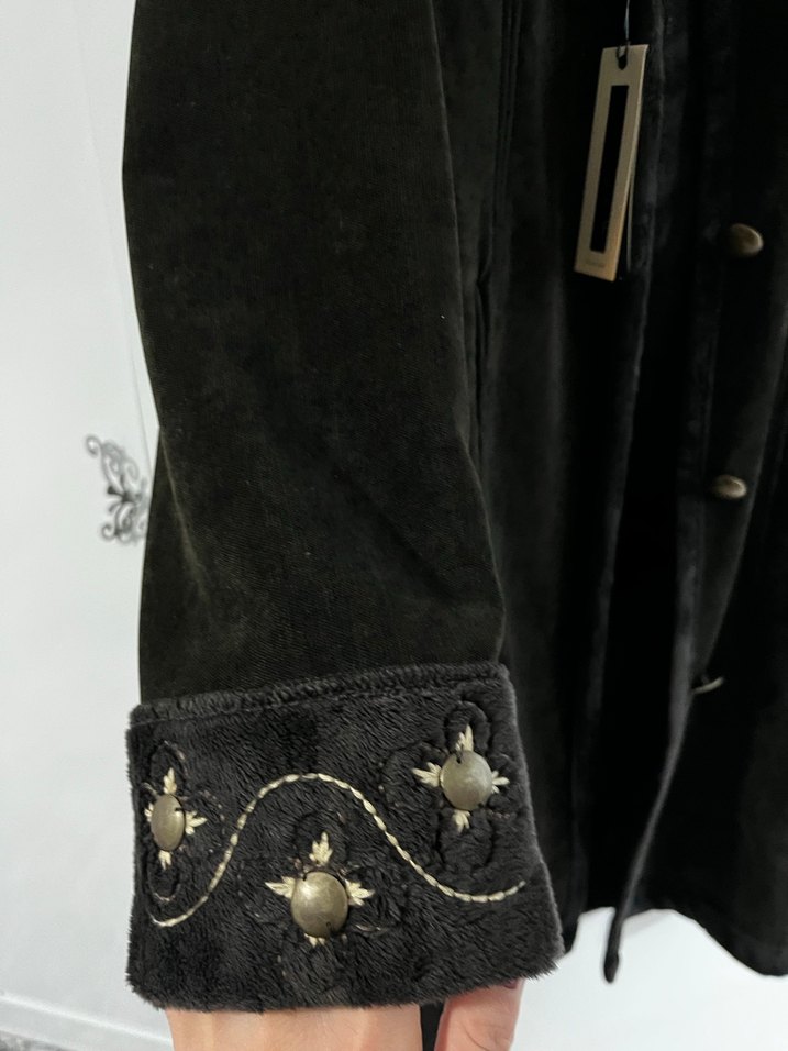 Siyah Nakışlı Uzun Süet Kadın Kaban - Görsel 3