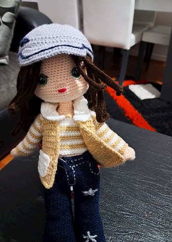 Kahverengi Saçlı Örgü Bebek - Görsel 2